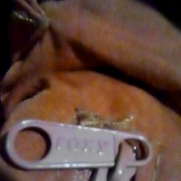 Roxy Leather w Fringe Crossbody/Shoulder Bag Signature Embossed Lt Brn Like New - Picture 6 of 8